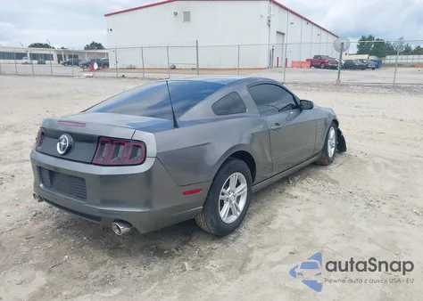 2014 Ford Mustang V6 из США, поврежденный, VIN 1ZVBP8AM8E5274980